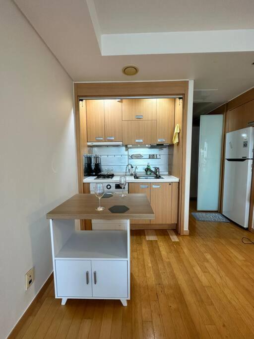 Apartment Hip River Yeouido Hondae *