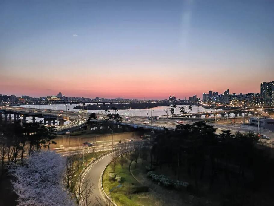 Apartment Hip River Yeouido Hondae *