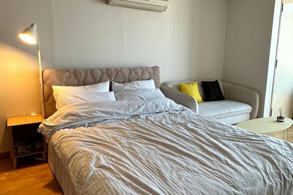 Hip River Yeouido Hondae Apartment