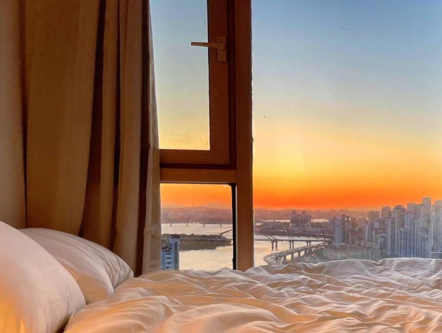 Hip River Yeouido Hondae Apartment *